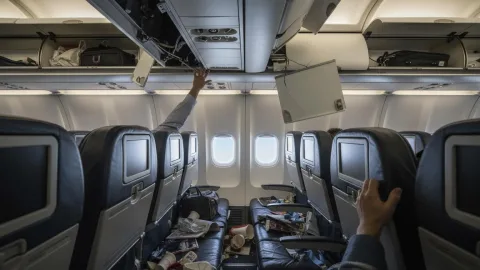 Турбулентность подбросила пассажиров Air India к потолку на рейсе с Пхукета в Дели