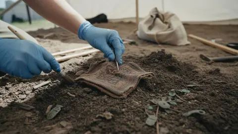 В Дании нашли могилу девочки-викинга — её одежда пережила 1300 лет
