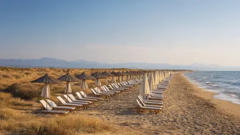 Пляжный отдых в октябре: куда поехать на море, пока вода тёплая, а цены уже осенние
